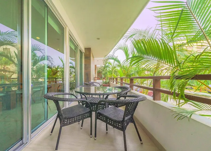 Vakantiehuis Casa del Mar Beachside Condo with Rooftop Pool - Clara *