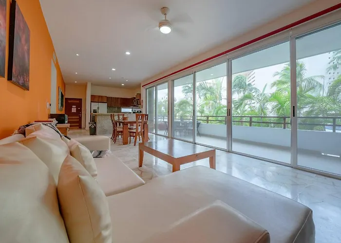 Casa del Mar Beachside Condo with Rooftop Pool - Clara Vakantiehuis