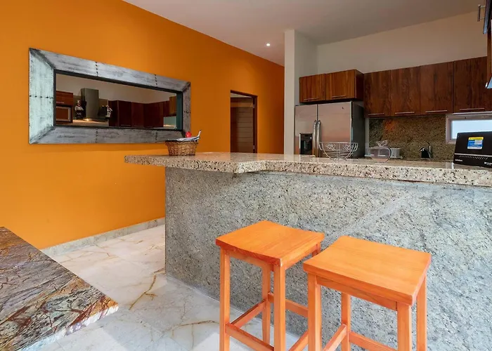 Casa del Mar Beachside Condo with Rooftop Pool - Clara Vakantiehuis Playa del Carmen