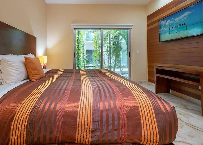 Casa del Mar Beachside Condo with Rooftop Pool - Clara Vakantiehuis *