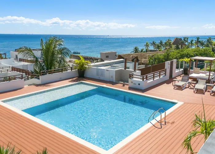Vakantiehuis Casa del Mar Beachside Condo with Rooftop Pool - Clara *